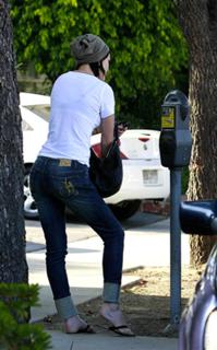 Rumer Willis feet photo thumbnail