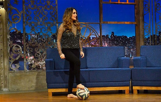 Dulce María feet photo thumbnail