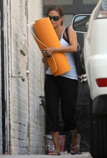 Halle Berry feet photo thumbnail