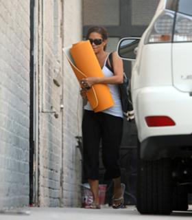 Halle Berry feet photo thumbnail