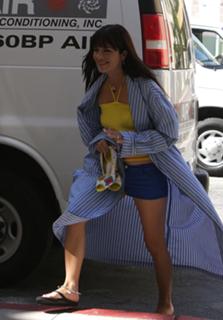 Selma Blair feet photo thumbnail