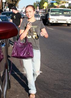 Hayden Panettiere feet photo thumbnail