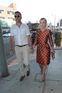 Julianne Hough feet photo thumbnail