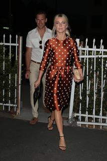 Julianne Hough feet photo thumbnail