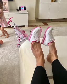 Daniela Katzenberger feet photo thumbnail