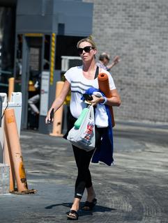 Charlize Theron feet photo thumbnail