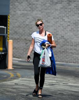 Charlize Theron feet photo thumbnail