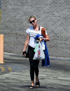 Charlize Theron feet photo thumbnail
