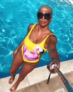 Jelena Karleusa feet photo thumbnail