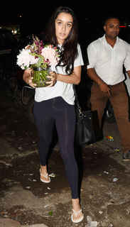 Shraddha Kapoor feet photo thumbnail