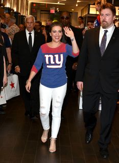 Alyssa Milano feet photo thumbnail