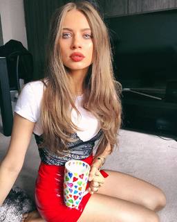 Xenia Tchoumitcheva feet photo thumbnail