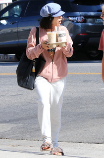Vanessa Hudgens feet photo thumbnail