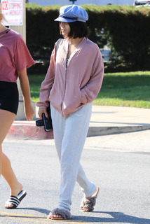 Vanessa Hudgens feet photo thumbnail