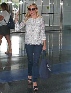 Reese Witherspoon feet photo thumbnail