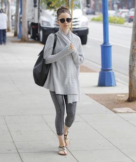 Lily Collins feet photo thumbnail