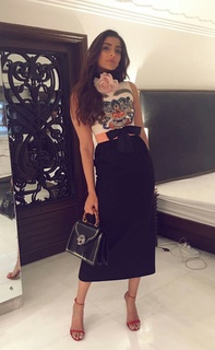 Sonam Kapoor feet photo thumbnail
