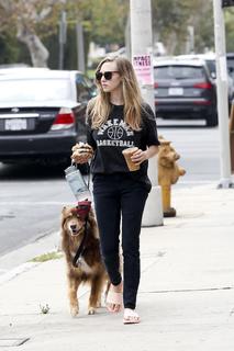 Amanda Seyfried feet photo thumbnail