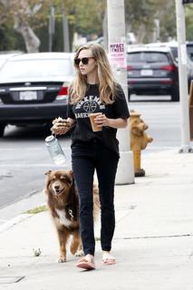 Amanda Seyfried feet photo thumbnail