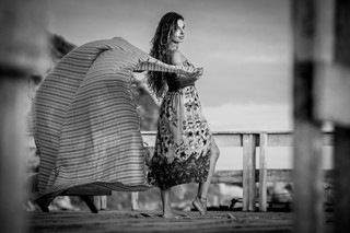 Isis Valverde feet photo thumbnail