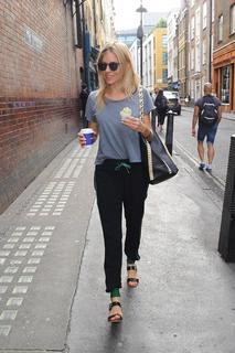 Sienna Miller feet photo thumbnail