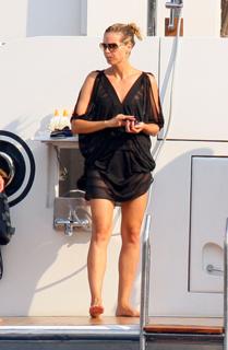 Heidi Klum feet photo thumbnail