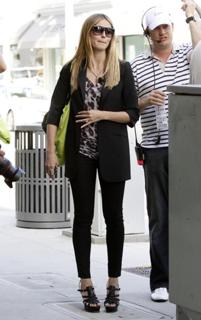 Heidi Klum feet photo thumbnail