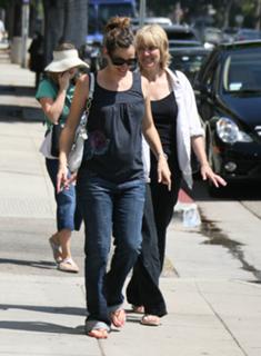 Jennifer Garner feet photo thumbnail