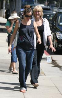 Jennifer Garner feet photo thumbnail