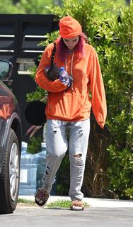 Bella Thorne feet photo thumbnail