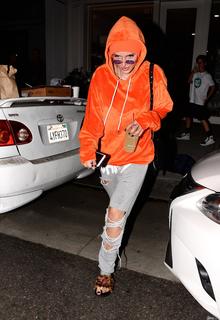 Bella Thorne feet photo thumbnail