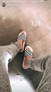 Olivia Holt feet photo thumbnail