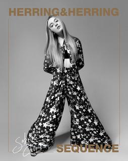 Sabrina Carpenter feet photo thumbnail