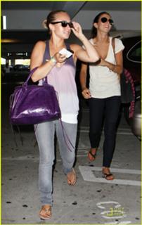 Hayden Panettiere feet photo thumbnail