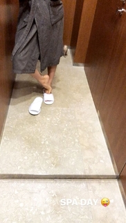 Xenia Tchoumitcheva feet photo thumbnail