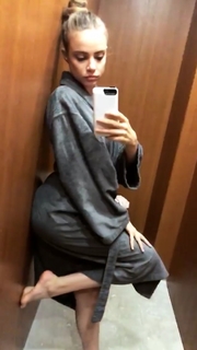 Xenia Tchoumitcheva feet photo thumbnail