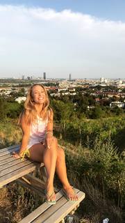 Kino MacGregor feet photo thumbnail