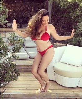 Kelly Brook feet photo thumbnail