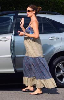 Jennifer Garner feet photo thumbnail