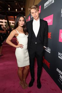 Vanessa Hudgens feet photo thumbnail