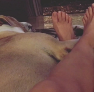 Kaley Cuoco feet photo thumbnail