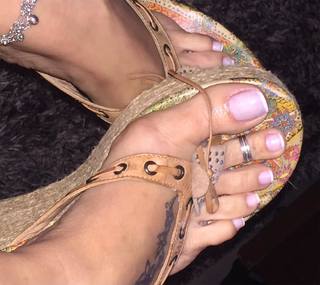 Karin Klemp feet photo thumbnail