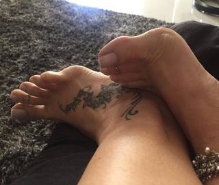 Karin Klemp feet photo thumbnail