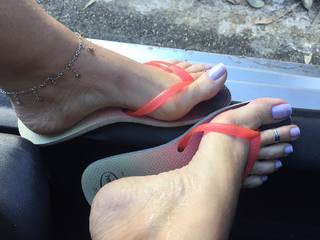 Karin Klemp feet photo thumbnail