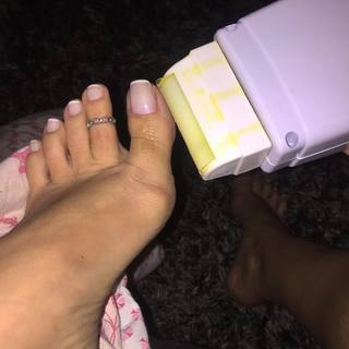 Karin Klemp feet photo thumbnail