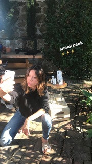 Aubrey Plaza feet photo thumbnail