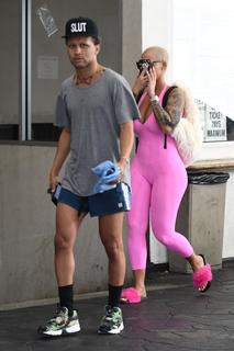 Amber Rose feet photo thumbnail