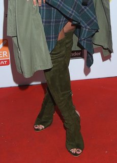 Ewa Farna feet photo thumbnail