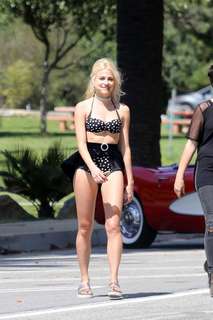 Pixie Lott feet photo thumbnail