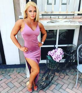 Amanda Saccomanno feet photo thumbnail